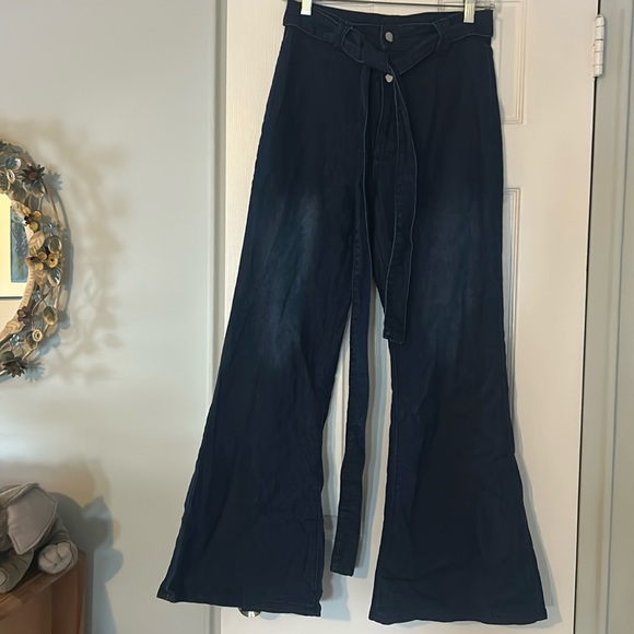 Light weight Blue Denim Belted Wide Leg Jean - Picture 2 of 8
